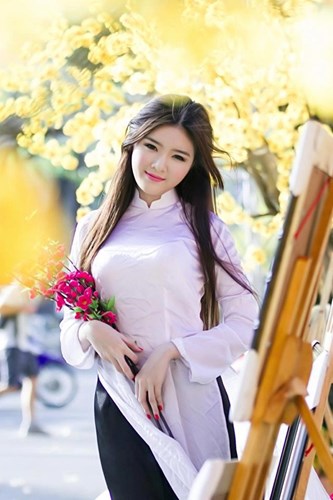 Nu sinh Viet duyen dang trong ta ao dai