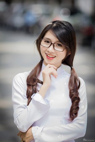 Nu sinh Viet duyen dang trong ta ao dai