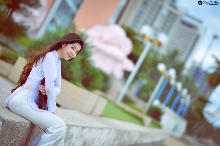 Nu sinh Viet duyen dang trong ta ao dai