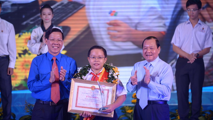 Ton vinh 7 cong dan tre tieu bieu TPHCM 2013