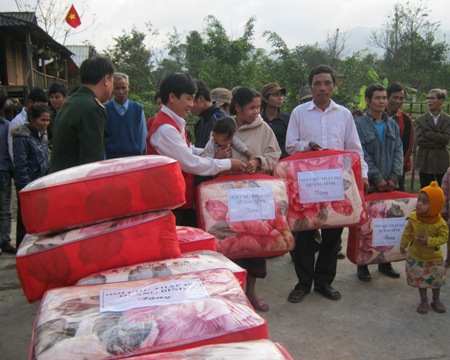 Chi 523 ty dong tang qua tet Nguyen Dan 2014 cho nguoi dan