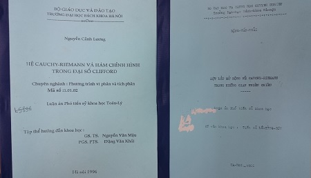 Bìa hai cuốn luận án Phó tiến sỹ.