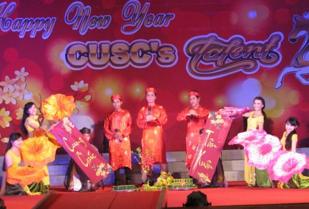 ...và hát múa minh họa đã tạo không khí sôi nổi cho chương trình.