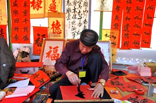 Pho ong do vang nhu chua ba danh