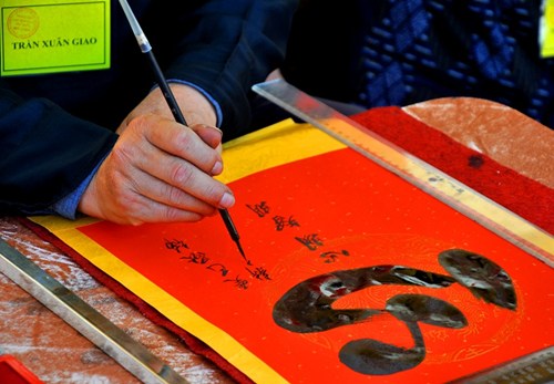 Pho ong do vang nhu chua ba danh