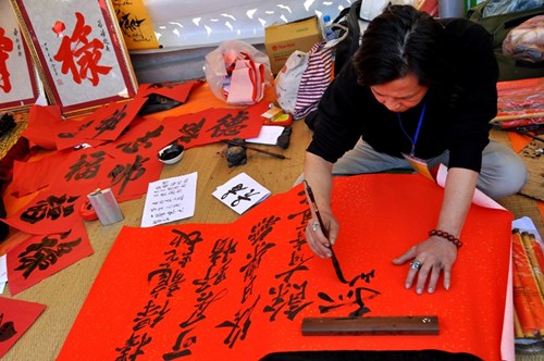 Pho ong do vang nhu chua ba danh