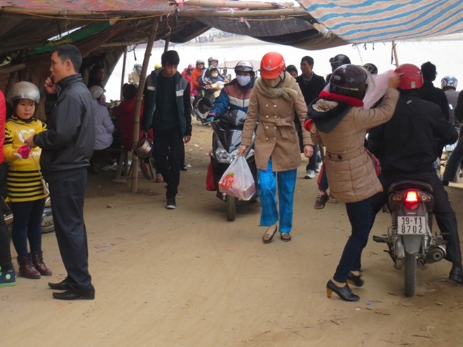 Dịp đầu năm, bến đò
luôn trong tình trạng quá tải.