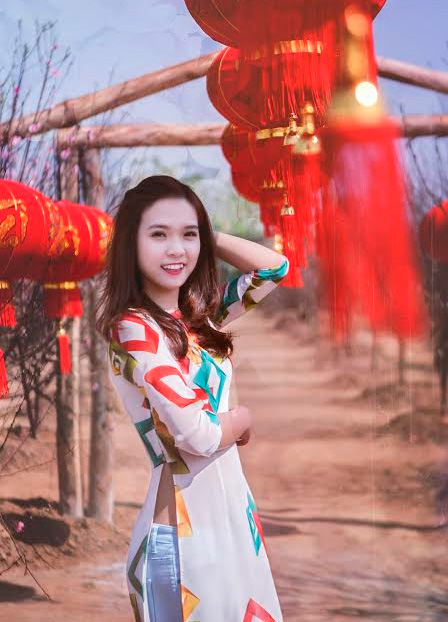 Thiếu nữ xinh đẹp bật mí khoản lì xì “tiền triệu”