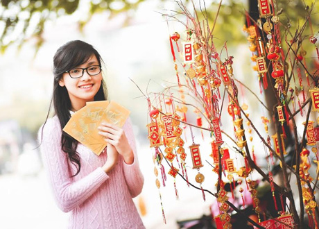 Thiếu nữ xinh đẹp bật mí khoản lì xì “tiền triệu”
