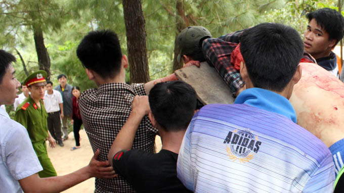 Thanh nien bi dam chet tai Chua Huong ngay mung 6 tet