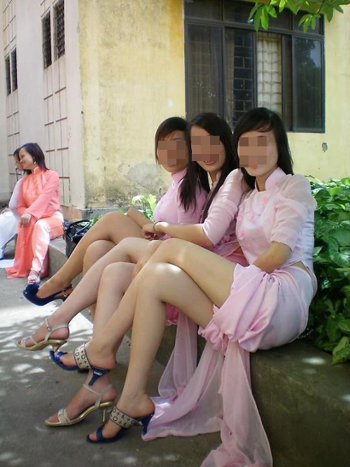 nu-sinh-noi-loan-11-9728-1391774503.jpg