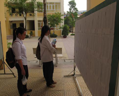 Thi sinh tu tin truoc khi buoc vao thi mon Toan