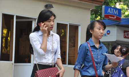 Lam thu tuc du thi: Cac hoi dong thi kiem soat chat che viec thi ho