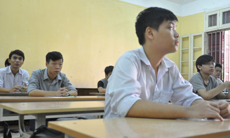 Lam thu tuc du thi: Cac hoi dong thi kiem soat chat che viec thi ho