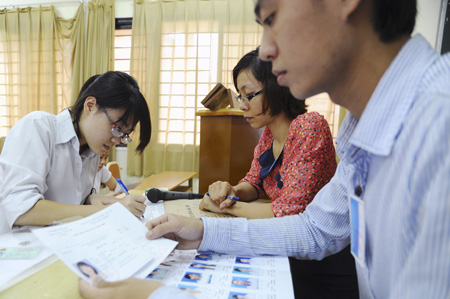 Sang  nay 3/7 thi sinh lam thu tuc thi DH dot I