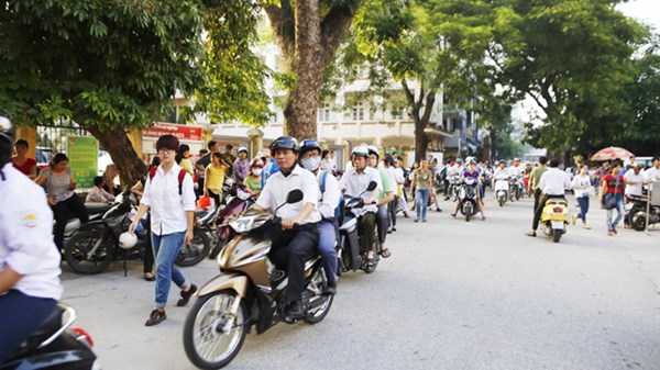 Chum anh: thi sinh trong ngay thi dau tien dot 2 DH