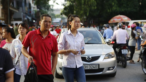 Chum anh: thi sinh trong ngay thi dau tien dot 2 DH