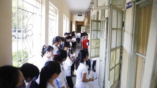 Chum anh: thi sinh trong ngay thi dau tien dot 2 DH