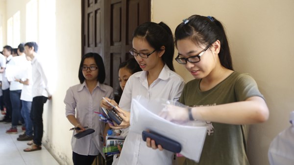 Chum anh: thi sinh trong ngay thi dau tien dot 2 DH