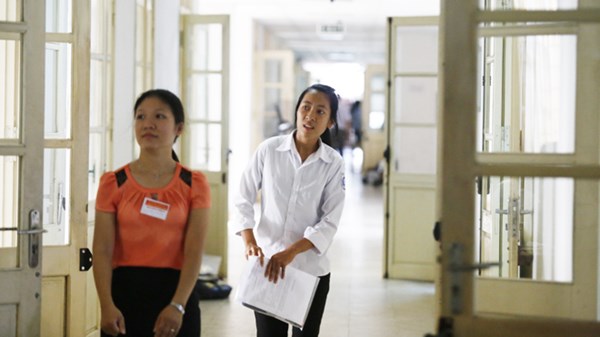 Chum anh: thi sinh trong ngay thi dau tien dot 2 DH