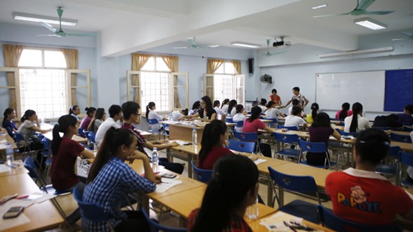 Chum anh: thi sinh trong ngay thi dau tien dot 2 DH