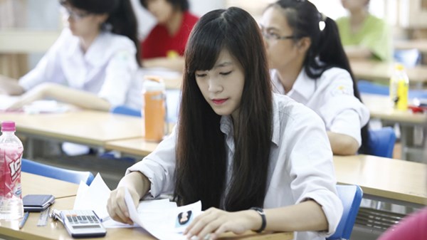 Chum anh: thi sinh trong ngay thi dau tien dot 2 DH