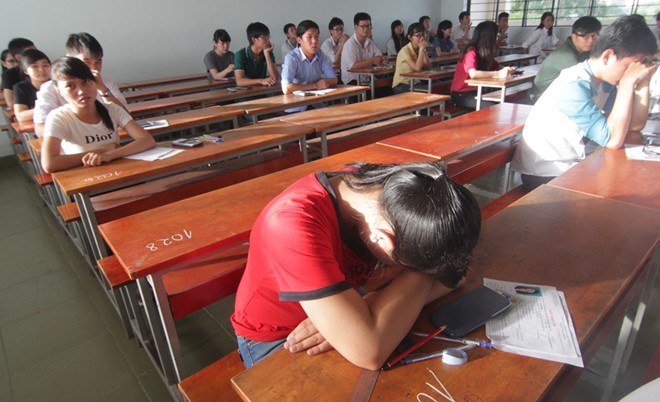Nhieu si tu nham lich thi sang nay
