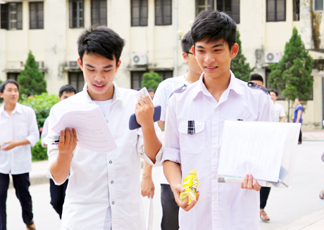 Sang 14/7, 261 nghin thi sinh lam thu tuc du thi Cao dang