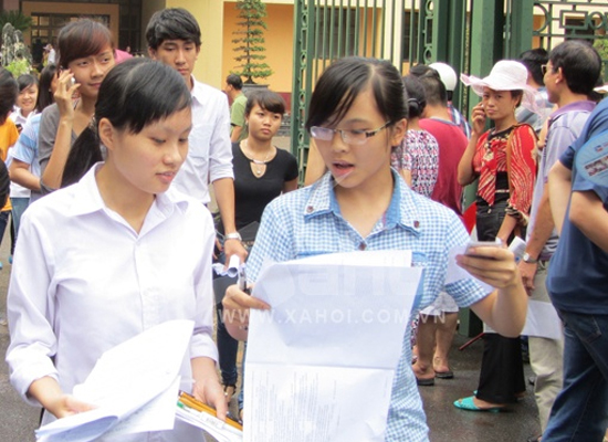 De Van nhe nhang, thi sinh hao hung voi long yeu nuoc trong de thi