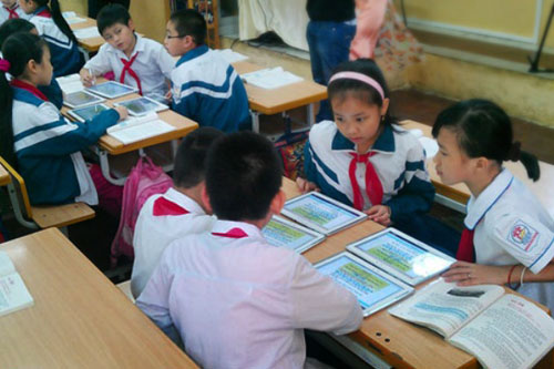 Thay the sach giao khoa bang may tinh bang cho hoc sinh tieu hoc
