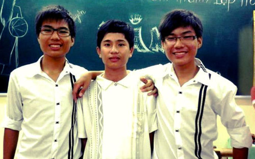 Cam phuc anh em song sinh do 4 truong dai hoc