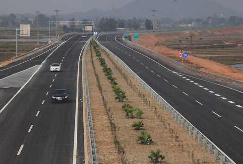 Thong xe tuyen cao toc Noi Bai - Lao Cai dai nhat Viet Nam