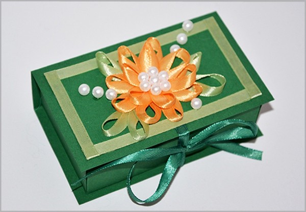 Huong dan cach lam hop qua bang giay cuc dep tang nguoi yeu