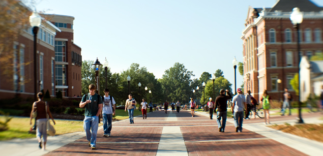 studentholderimage Học bổng du học Mỹ 2014 tại đại học danh tiếng Mississippi