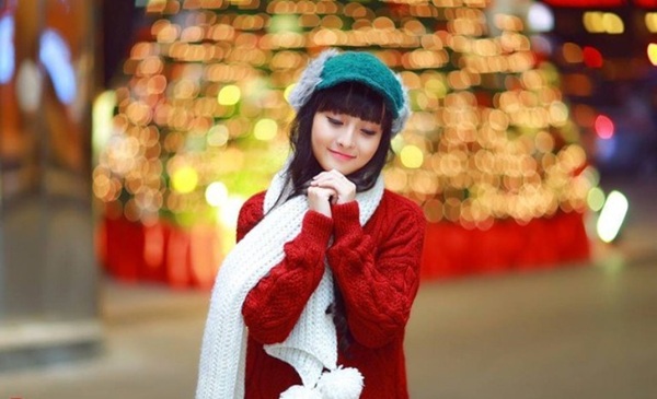 Thảo Vy gây sốt trong cộng đồng mạng bởi vẻ đẹp nhẹ nhàng, trong trẻo với gương mặt xinh xắn và gu thời trang thanh lịch.