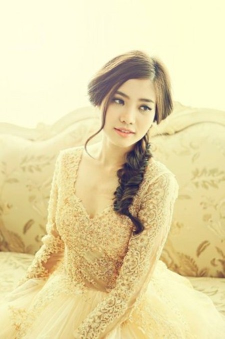 Trước đó, Ninh Hoàng Ngân cũng đã tham gia cuộc thi Hoa hậu Thế giới người Việt 2010 và đạt giải phụ Người đẹp thời trang.