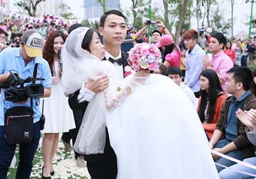 Chong co gai suy than qua doi khien nhieu nguoi ngo ngang