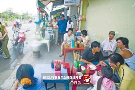 Hu tieu go duoc ham tu thit chuot cong la bia dat, vo can cu