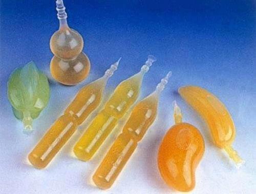 Thạch đủ vị được chứa trong các túi ni  lon nhiều hình thù bắt mắt. Ảnh: dapxexuyenviet.