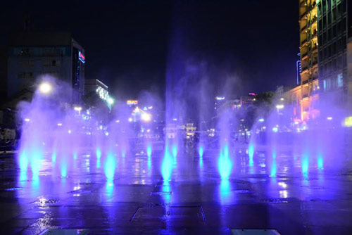 nhung-dia-diem-vui-choi-giang-sinh-tuyet-nha-o-sai-gon-va-ha-noi-2
