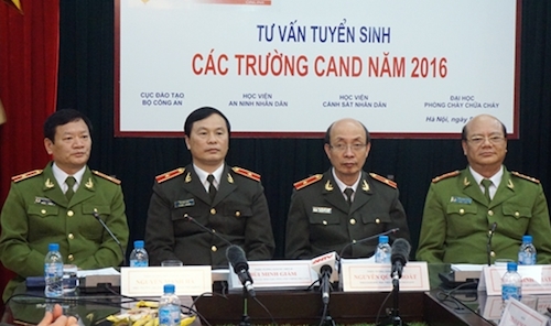 tai-sao-cac-truong-cong-an-cong-diem-cho-con-can-bo-trong-nganh