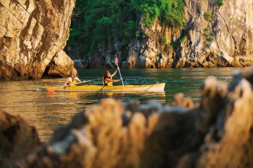 Cong dan thu 90 trieu cua Viet Nam chao doi