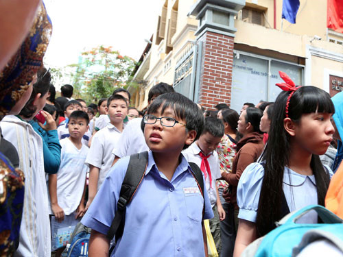 De thi va dap an thi vao lop 6 Tran Dai Nghia 2017-2018