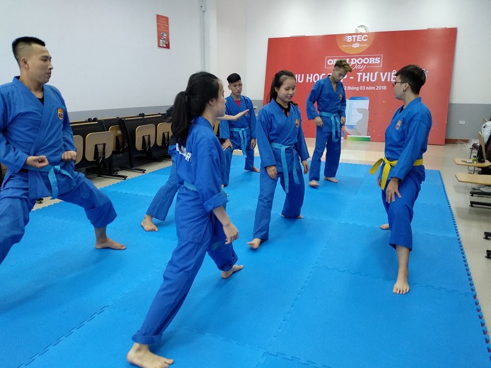 Tinh than vo dao Vovinam nhuom xanh mau BTEC FPT