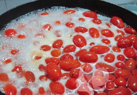 Cach lam mut ca chua ngon don tet
